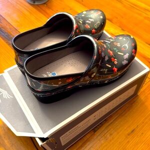 LT Pro Patent Hero Dansco clogs EU size 40, US 9.5-10